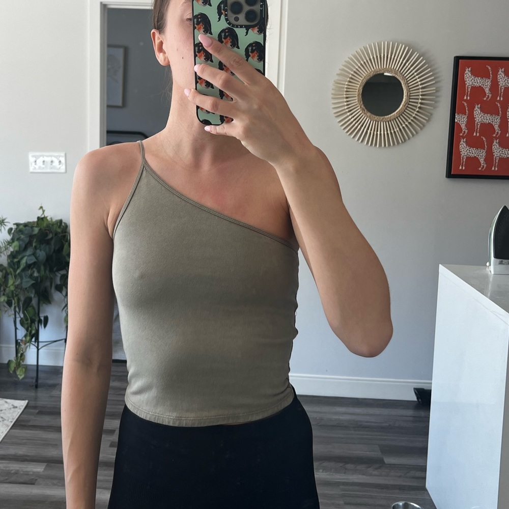 One shoulder tank